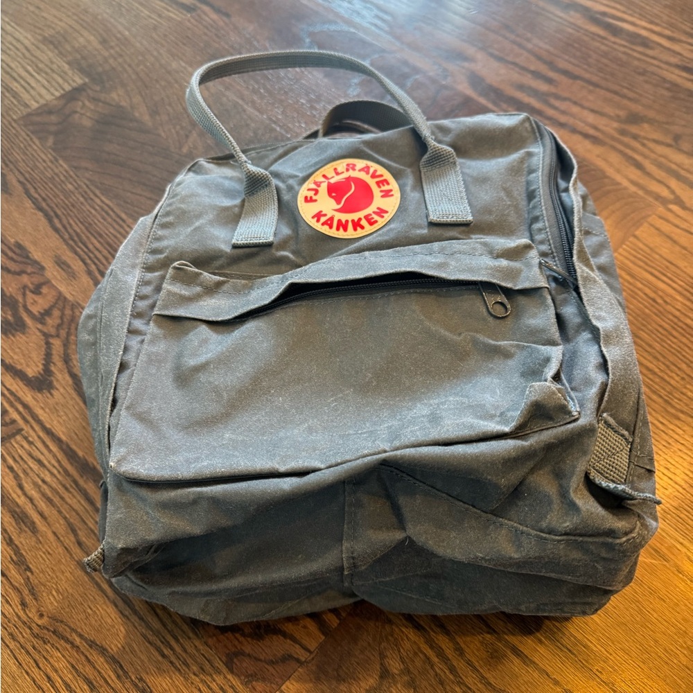 Fjallraven Kånken Charcoal Backpack
